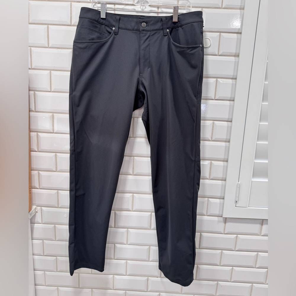 lululemon athletica Men's Black ABC pant classic